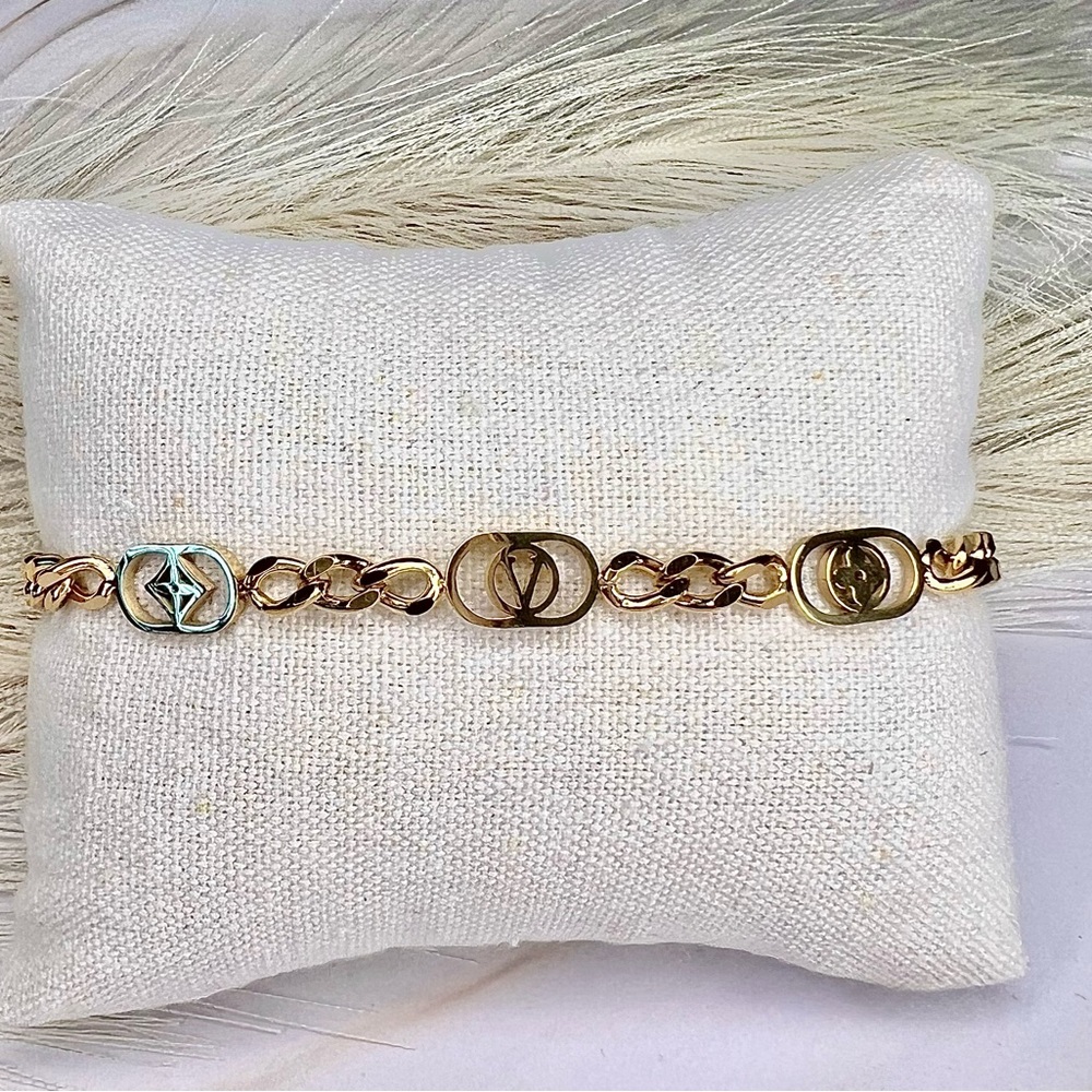 Stainless Steel Designer Bracelet! Timeless V Chain Bracelet